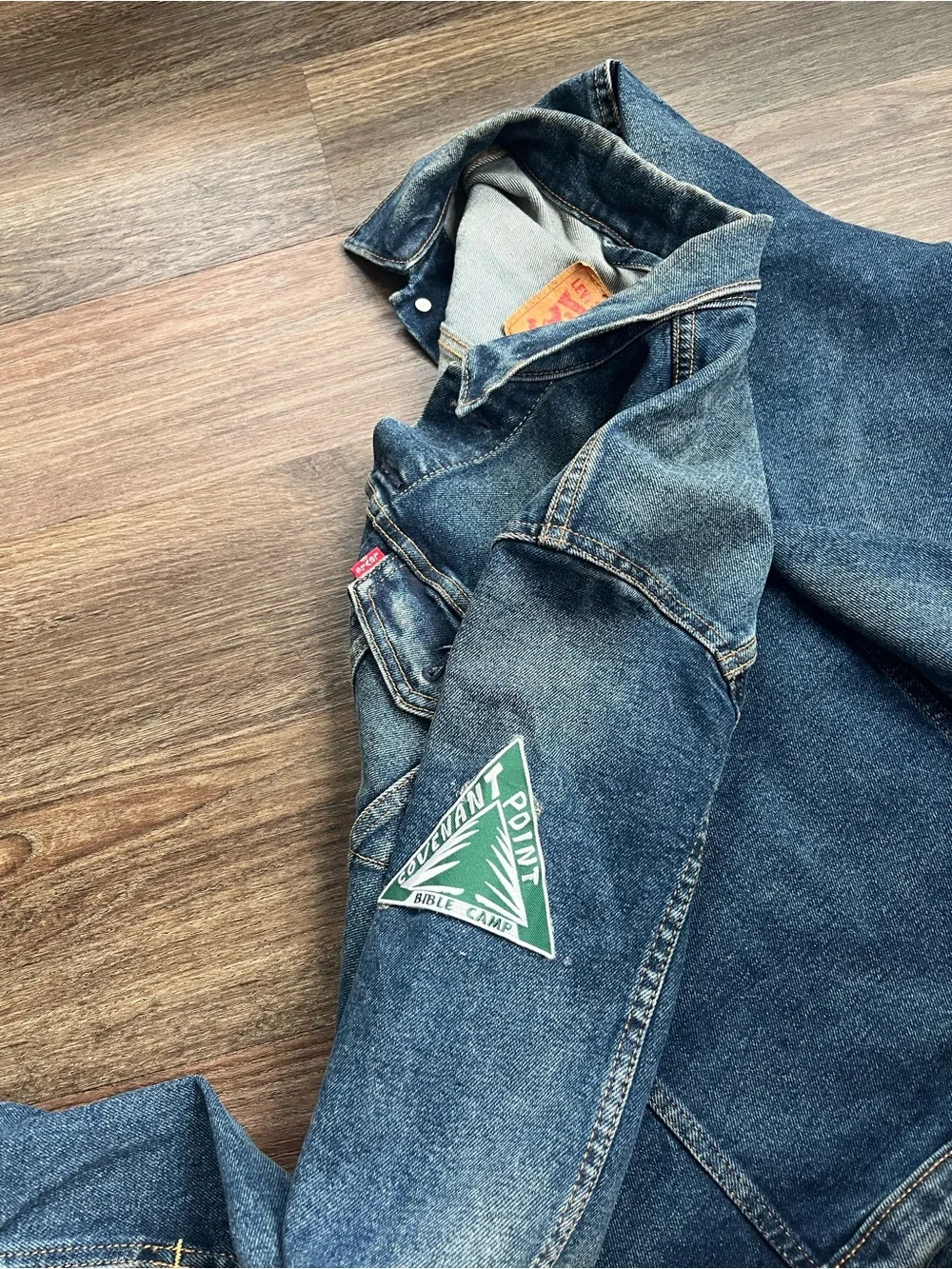 Levi's Blue Washed Denim Trucker Jacket - Picture 8 of 9